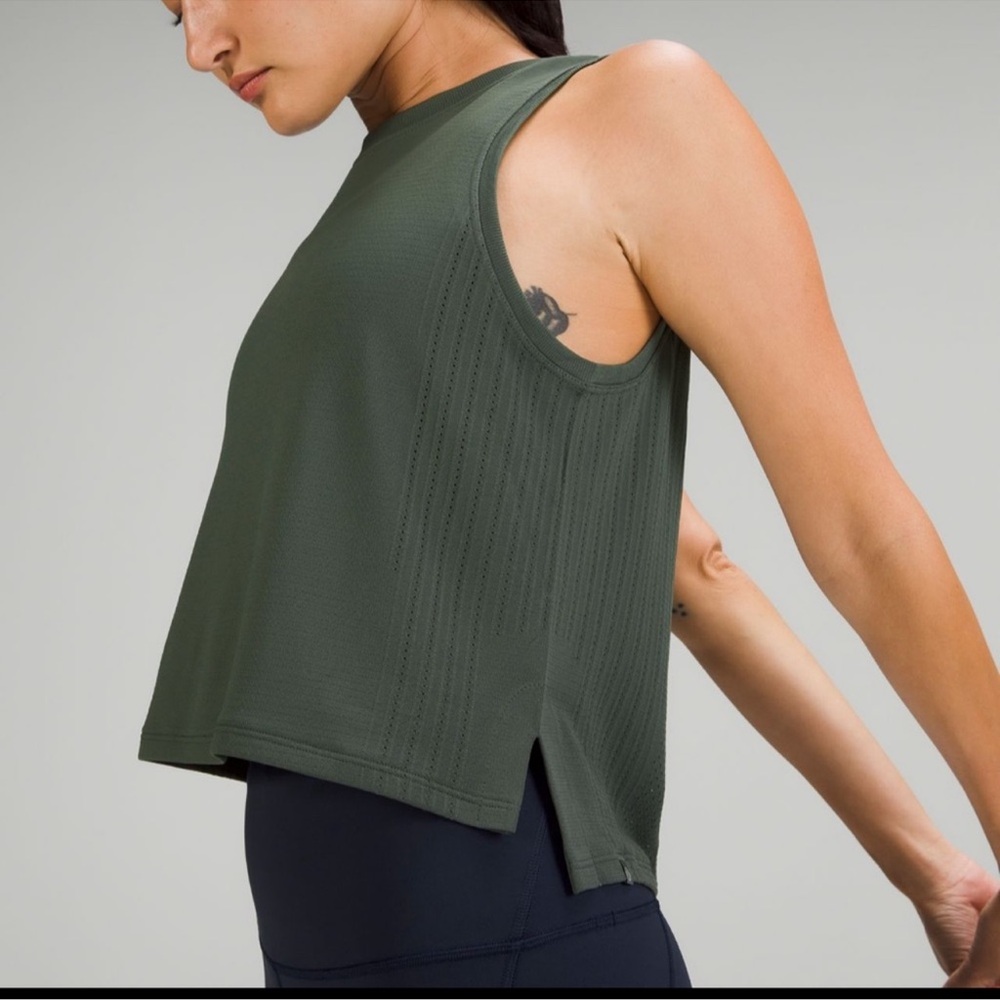 Lululemon Train to Be Top
